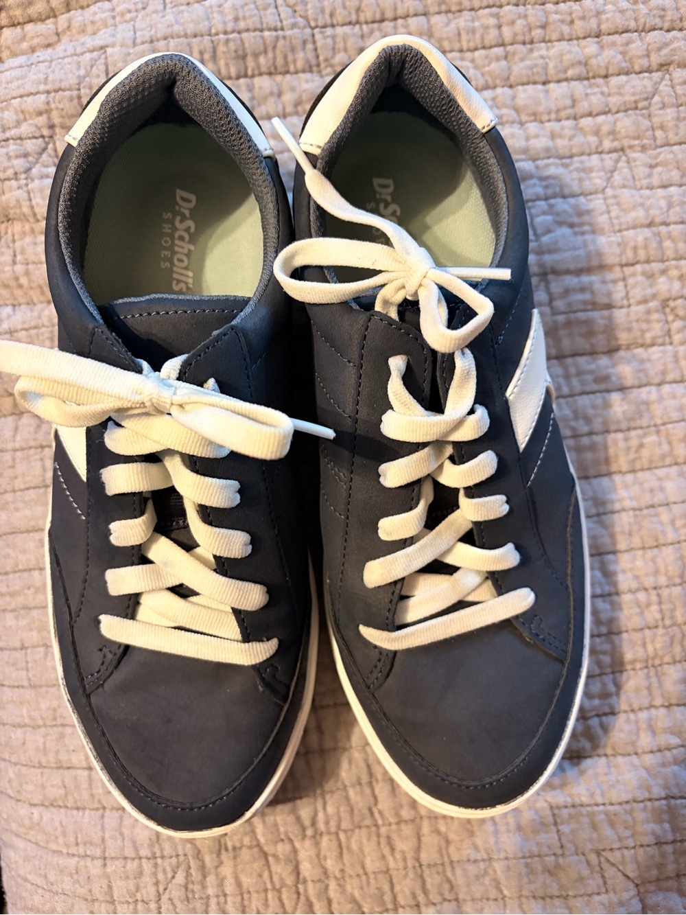 Dr. Scholl's women’s Navy/black and White Low-Top Lace-Up Sneakers